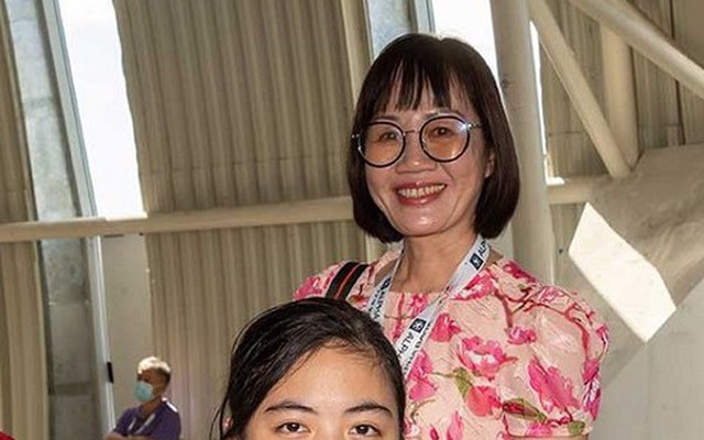 Chơi xuất sắc, kỳ thủ Nguyễn Hồng Nhung giúp cờ vua trẻ Việt Nam đoạt HCB thế giới