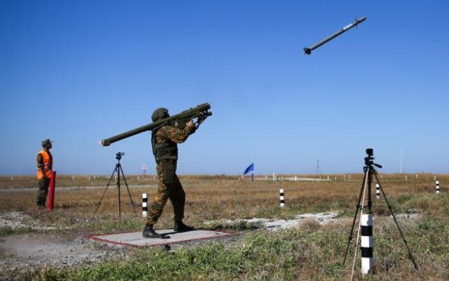 Ukraine tung video tên lửa phòng không vác vai MANPADS hạ gục ‘cá sấu’ K-52 của Nga