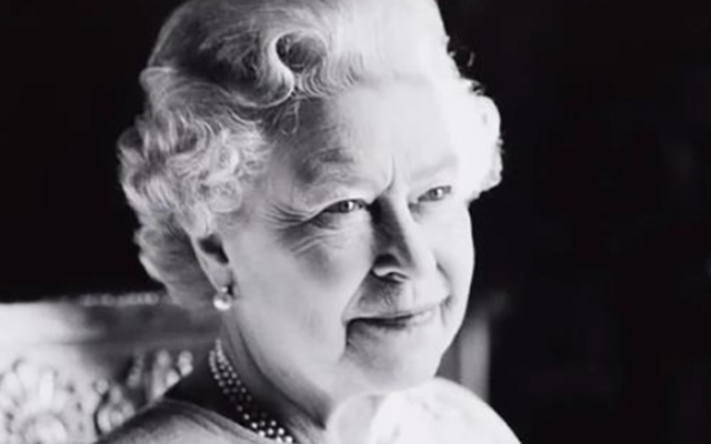 Câu chuyện đằng sau bức di ảnh của Nữ hoàng Elizabeth II