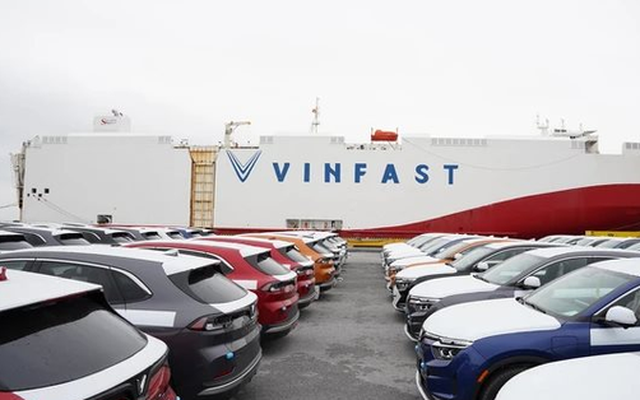 Tại thị trường VinFast vừa đặt chân, các hãng xe điện đang trở thành 'kẻ thù' của đại lý xe, kẻ 'cẩm đầu' không ai khác ngoài Tesla