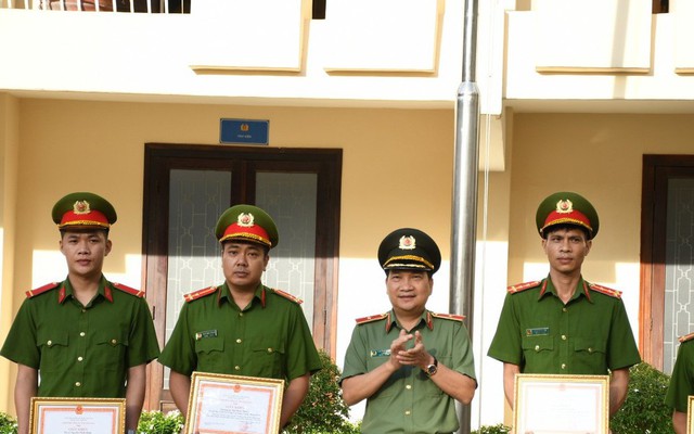 Đồng Nai: Khen thưởng lực lượng giải cứu bé gái rơi xuống hố cọc bê tông