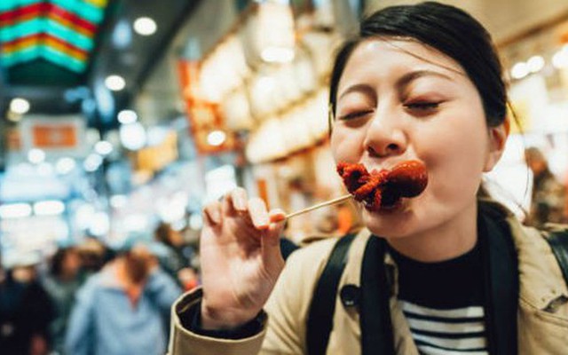 Cô gái Việt ở Nhật Bản gây ngỡ ngàng khi kể về công việc kỳ lạ: Chỉ việc ăn cũng "hái ra tiền", kiếm 4 triệu/ngày