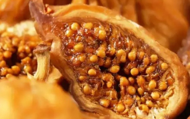 Đây là lý do vì sao bạn nên uống nước sung khi bụng đói