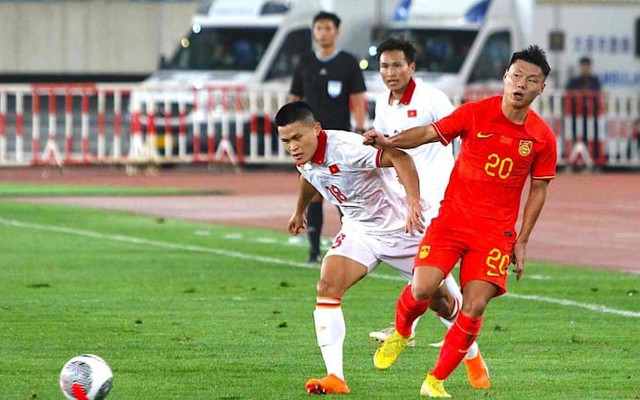 Trực tiếp bóng đá Trung Quốc 2-0 Việt Nam: Tiến Linh nhận thẻ đỏ