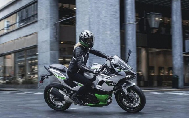 Ảnh chi tiết Kawasaki Ninja 7 Hybrid 2024 - xe mô tô siêu tiết kiệm