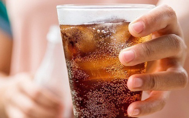 Điều gì xảy ra với cơ thể khi bạn uống soda mỗi ngày?