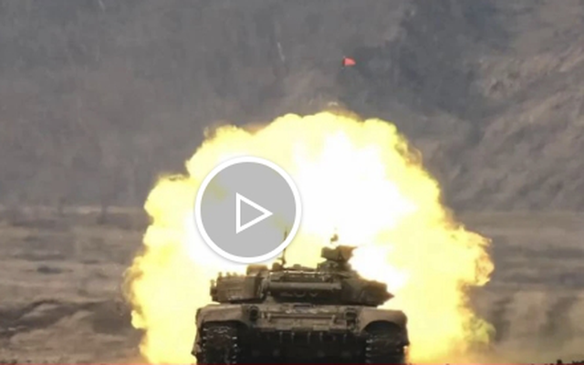 Khoảnh khắc tăng T-72B3 của Nga quét sạch mục tiêu Ukraine