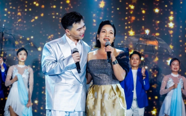 "Thiếu gia nghìn tỷ" Kiey run khi song ca với diva Mỹ Linh