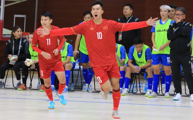 Giải vô địch châu Á: Tuyển Việt Nam vững ngôi đầu bảng; Campuchia thảm bại 1-6 trong ngày ra quân