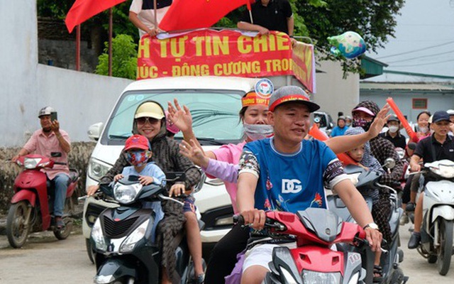 CLIP: Quê nhà Thanh Hóa chào đón nhà vô địch "Đường lên đỉnh Olympia"