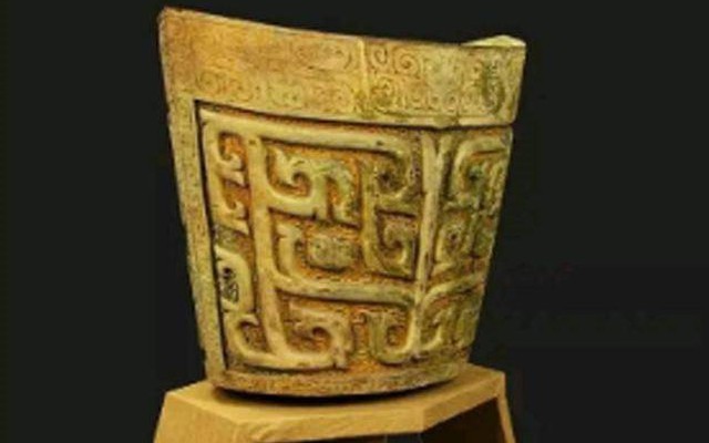 Lão nông đào đất trong ao nhà phát hiện, “nhạc cụ cổ” 3.000 tuổi, họa tiết mặt thú ảo diệu: Chuyên gia khẳng định “báu vật quốc gia thật sự”