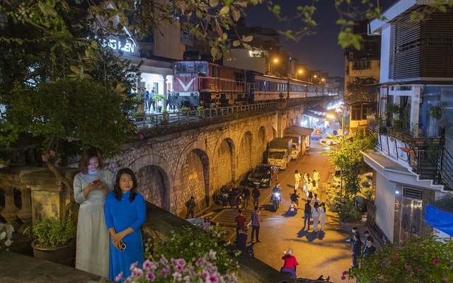 Khám phá chuyến tàu "lạ" 22 phút, lần đầu chỉ chạy ở nội đô Hà Nội với những trải nghiệm chưa bao giờ có