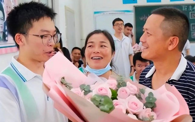 Thầy giáo cấp 3 ở Trung Quốc tiết lộ: Đây mới là những người hay quay lại thăm thầy cô