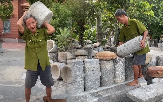 "Dị nhân" Thái Bình đi khắp nơi xin cối đá xây nhà, gần 45 năm khiến mọi người không ngừng kinh ngạc