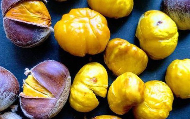 Cách bóc hạt dẻ siêu nhanh, siêu dễ