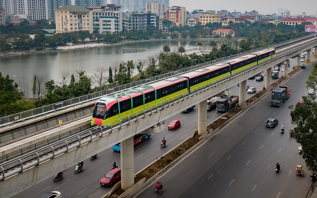 Khởi động 'quái vật' dưới lòng đất ở tuyến metro gần 35 nghìn tỷ: Dài 100m, nặng 850 tấn, hàng đầu thế giới