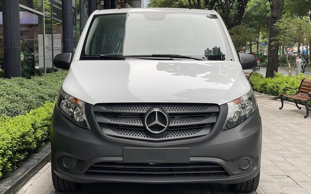 Mercedes-Benz Vito giảm giá còn hơn 1,6 tỷ tại Việt Nam: Dài gần ngang Maybach, dễ độ, cùng phân khúc Carnival