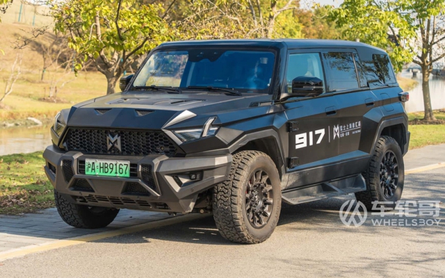 Mẫu SUV này hầm hố hơn Hummer, mạnh hơn nhiều siêu xe, tích hợp drone điều khiển bằng... miệng giá gần 340 triệu