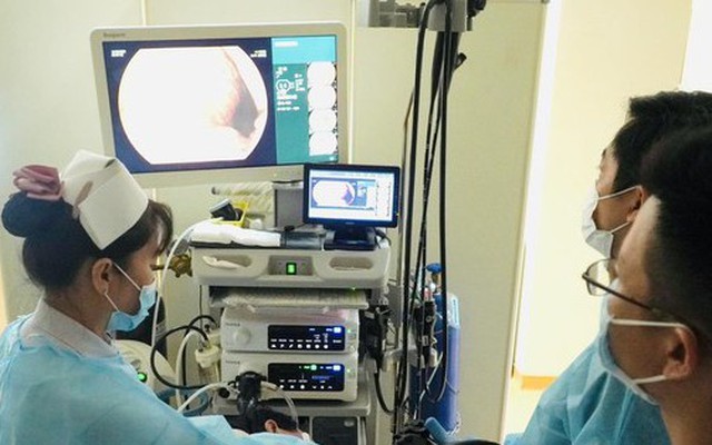 Sụt cân, chán ăn bệnh nhân đi khám phát hiện cùng lúc 2 loại ung thư