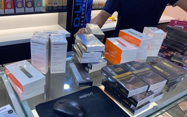 Công an ập vào chuỗi cửa hàng chuyên kinh doanh vape ở Đà Nẵng