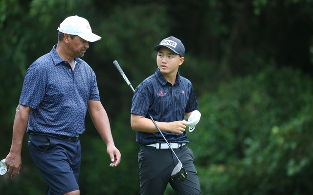 Nguyễn Anh Minh "kèm chặt" huyền thoại golf thế giới Michael Campbell