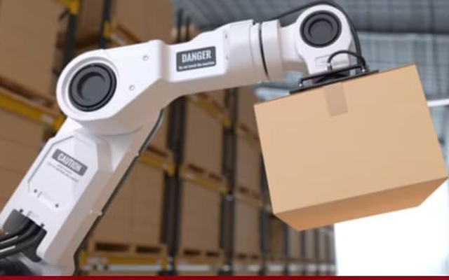 Robot công nghiệp đè chết người vì tưởng là hộp sản phẩm