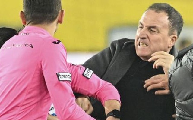 Đấm trọng tài nhập viện, chủ tịch CLB Thổ Nhĩ Kỳ bị bắt