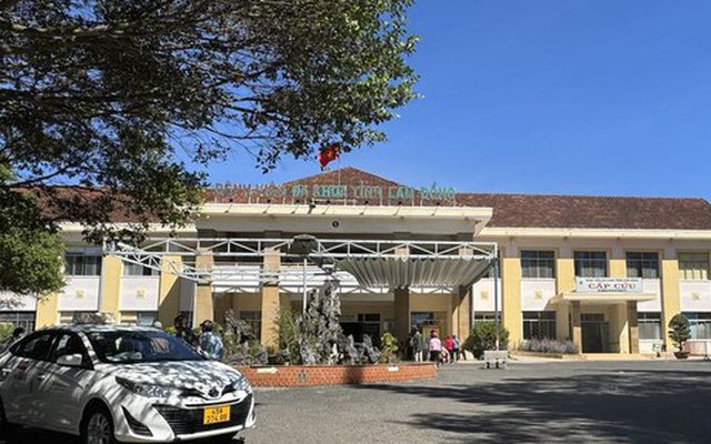 Tạm đình chỉ một bác sĩ trục lợi bảo hiểm y tế hàng trăm triệu đồng