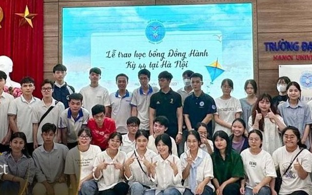 Hơn 2 thập kỷ đồng hành để trao quyền được ước mơ cho sinh viên Việt Nam, lan tỏa tinh thần “lá lành đùm lá rách” vượt biên giới