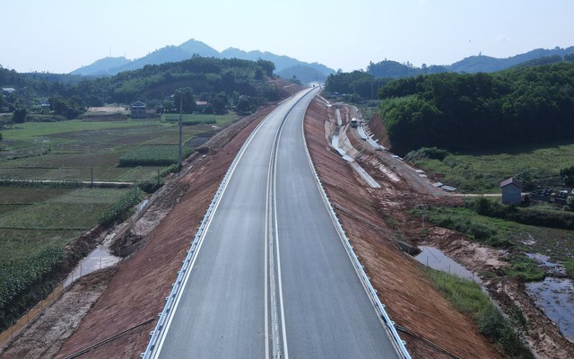 Cao tốc nghìn tỷ sắp khánh thành, cán đích sớm 2 năm so với kế hoạch - xác lập kỷ lục ở Việt Nam?