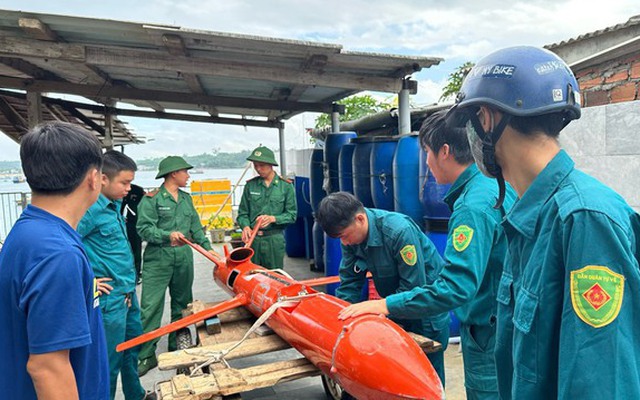 Ngư dân phát hiện vật thể lạ, nghi thiết bị bay không người lái