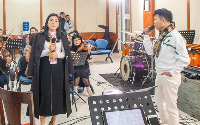 Ca sĩ Vũ Thắng Lợi và các khách mời hào hứng tập luyện cho liveshow "Quê hương"