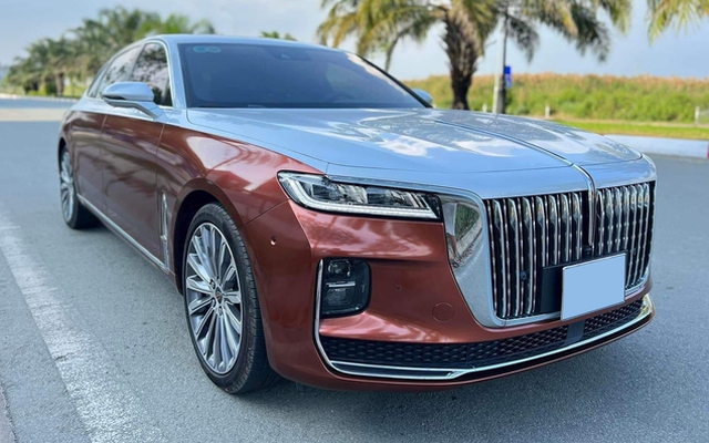 Hongqi H9 'lướt' chào giá hơn 1,6 tỷ: Rẻ hơn xe mới gần 500 triệu, đổi màu kiểu Maybach, được ví như 'Rolls-Royce giá rẻ'