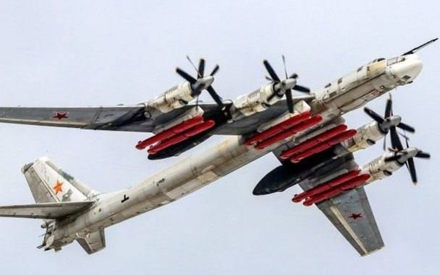 9 chiếc Tu-95MS đồng loạt phóng siêu tên lửa Kh-101 vào Ukraine