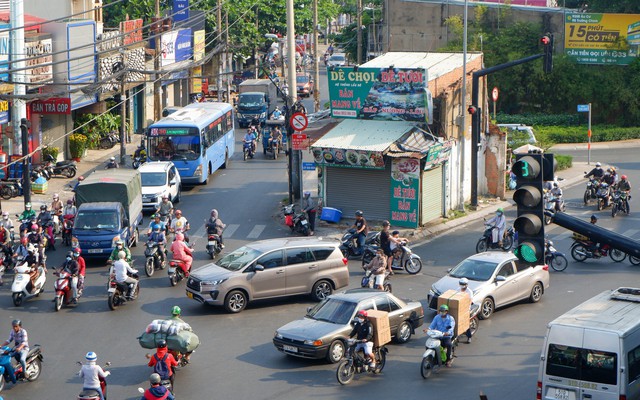 Căn nhà cấp 4 có 4 mặt tiền nằm giữa giao lộ ở TP.HCM