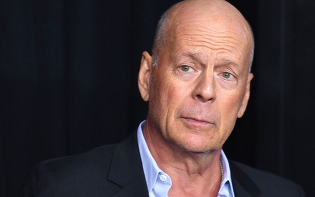 Siêu sao Bruce Willis bị mất trí nhớ sau bệnh mất ngôn ngữ