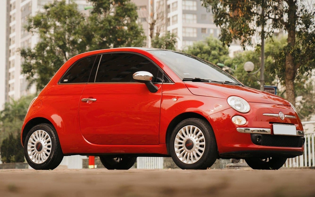 Fiat 500 giá 400 triệu đồng: Người bán đặt tên 'ông hoàng giữ giá', người mua chỉ lo hỏng vặt