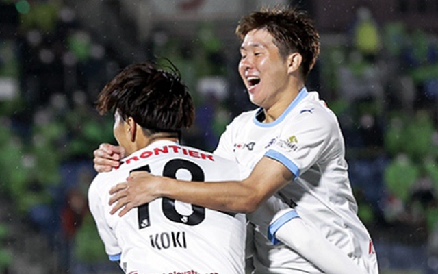 Yokohama FC hòa may mắn trong ngày Công Phượng bị "ngó lơ"