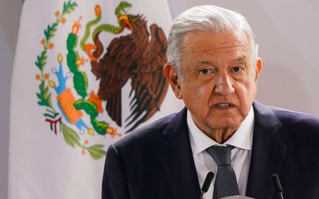 Tổng thống Mexico gây xôn xao với bức ảnh chụp ma cây