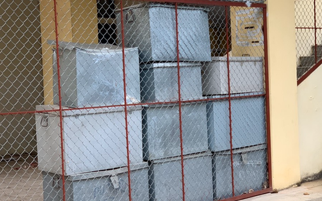 Nữ văn thư mang 60 thùng hồ sơ bán phế liệu bị đình chỉ công tác