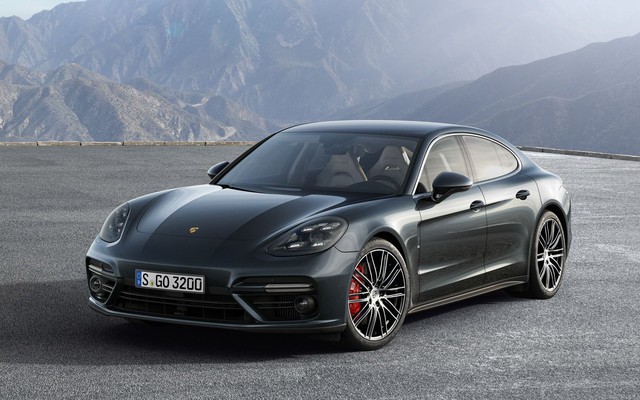 Để có Porsche Panamera đẹp long lanh ngày nay, hãng xe Đức phải vứt bỏ 4 mẫu thử, có mẫu không dám gắn logo vì trông chẳng liên quan