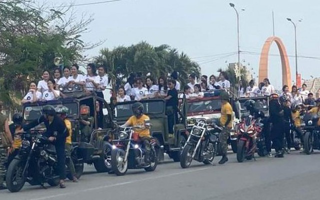 Đoàn xe jeep chở dàn "chân dài": Xin lỗi, các vị quá ngông và rởm đời!