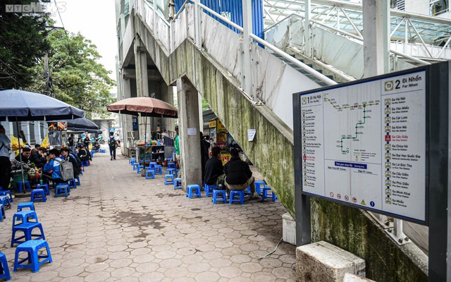 Nhà ga tuyến đường sắt Nhổn - ga Hà Nội thành nơi bán trà, quán ăn