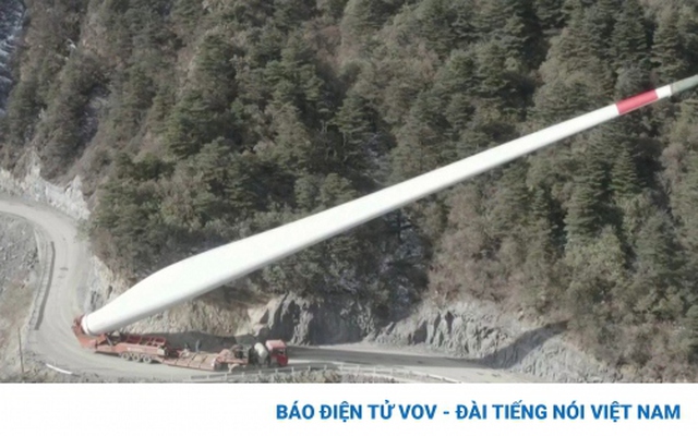 Nghẹt thở cảnh đưa tuabin gió khổng lồ vượt núi ở Tứ Xuyên (Trung Quốc)
