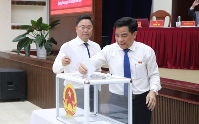 100% đại biểu đồng ý để ông Nguyễn Viết Dũng thôi đại biểu HĐND tỉnh Quảng Nam