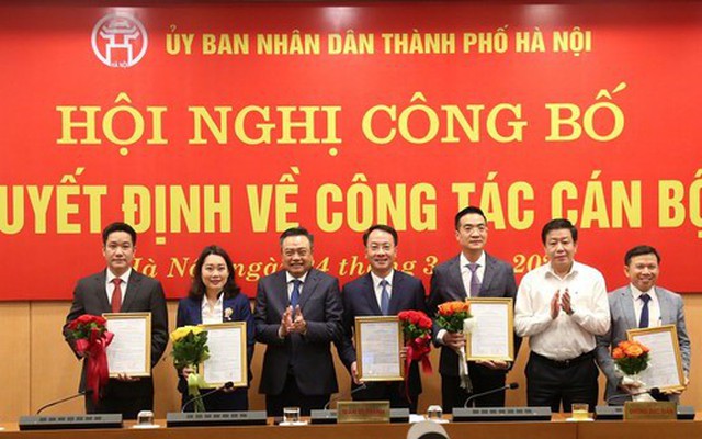 Chủ tịch Hà Nội trao quyết định bổ nhiệm 3 tân giám đốc Sở