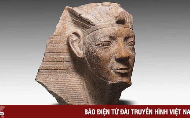 Ai Cập khai quật nhiều mảnh tượng Pharaoh trong đền thờ cổ