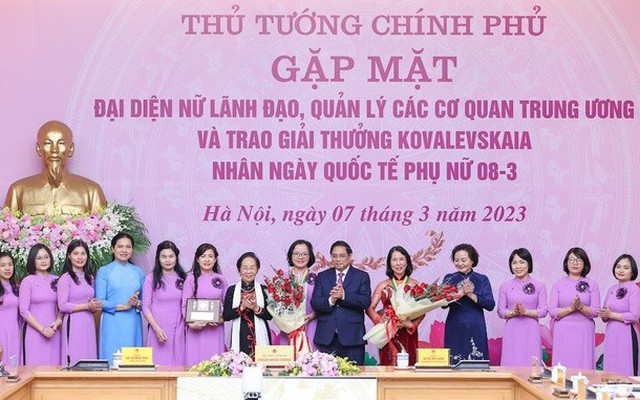 Thủ tướng gặp mặt đại diện nữ lãnh đạo, quản lý các cơ quan Trung ương