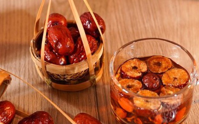 Cách pha trà táo đỏ khô bổ dưỡng, tốt cho sức khỏe