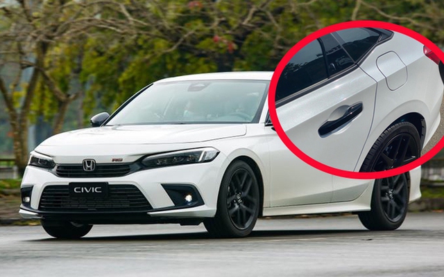 Đại lý Honda sơn lại cửa sau Civic mới rồi bán cho khách, chủ xe nói: 'Sẽ sang Thái Lan để khiếu nại nếu không được giải quyết sớm'